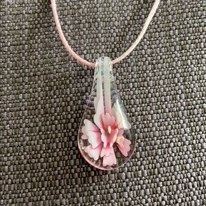3d Glass 2in pndt on 17in necklace